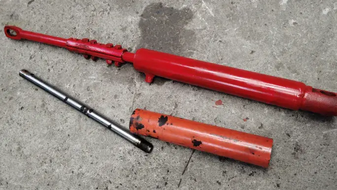 Hydraulic cylinder repair and workshop engineering